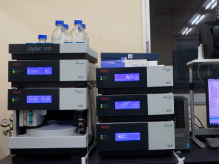 超高速液体クロマトグラフ(UHPLC)